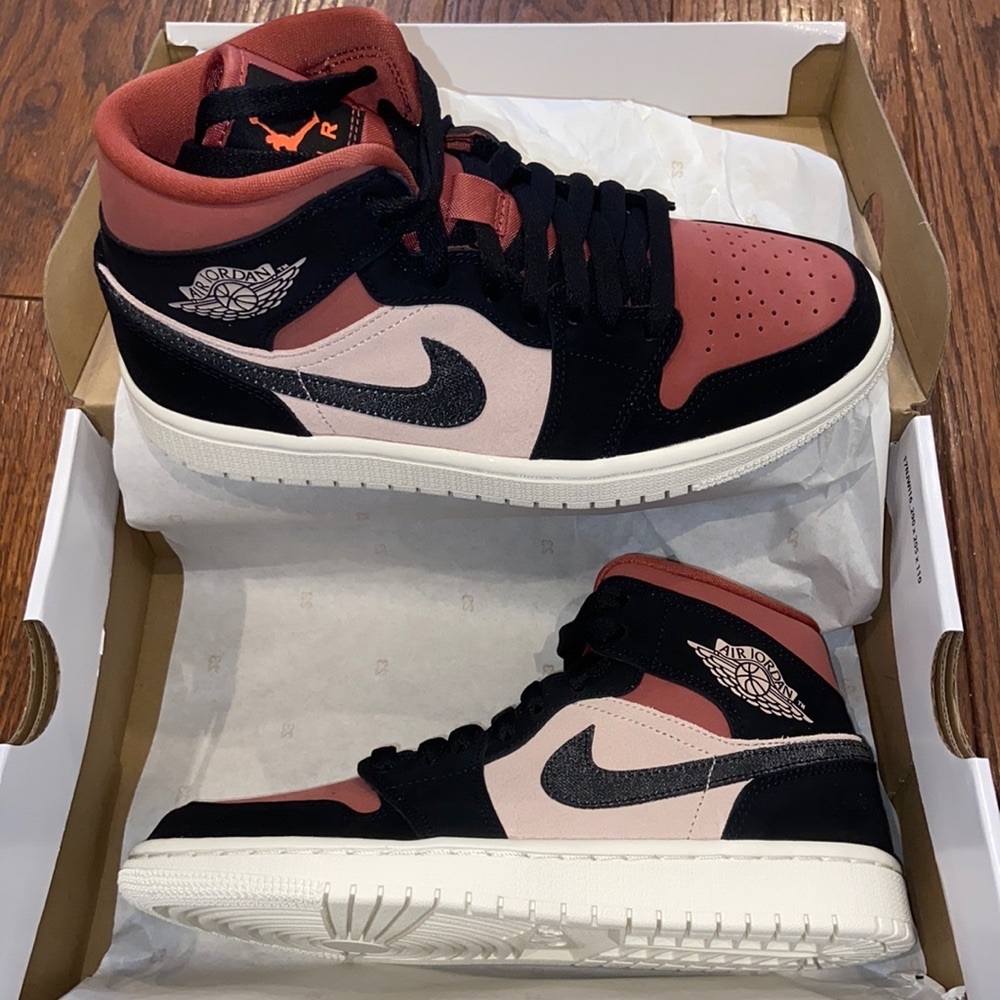 Women’s Air Jordan 1 MID - particle beige/black